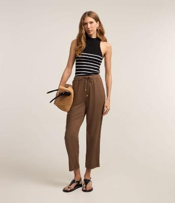 Calça Reta Cropped Cintura Alta em Sarja com Amarração