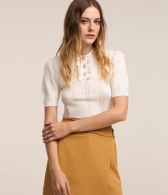 Blusa em Viscose com Gola Lapela e Detalhe Frufru na Gola