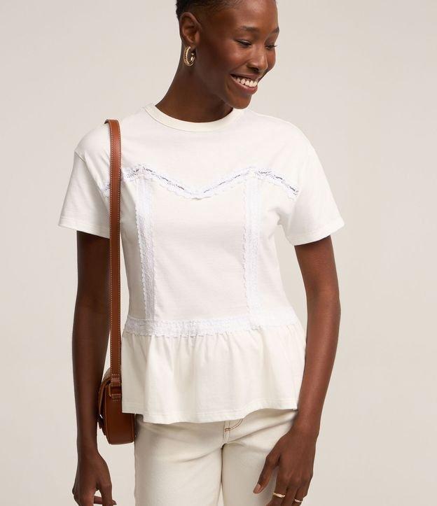 Blusa em Algodão com Babado na Barra e Detalhes Rendados - 1