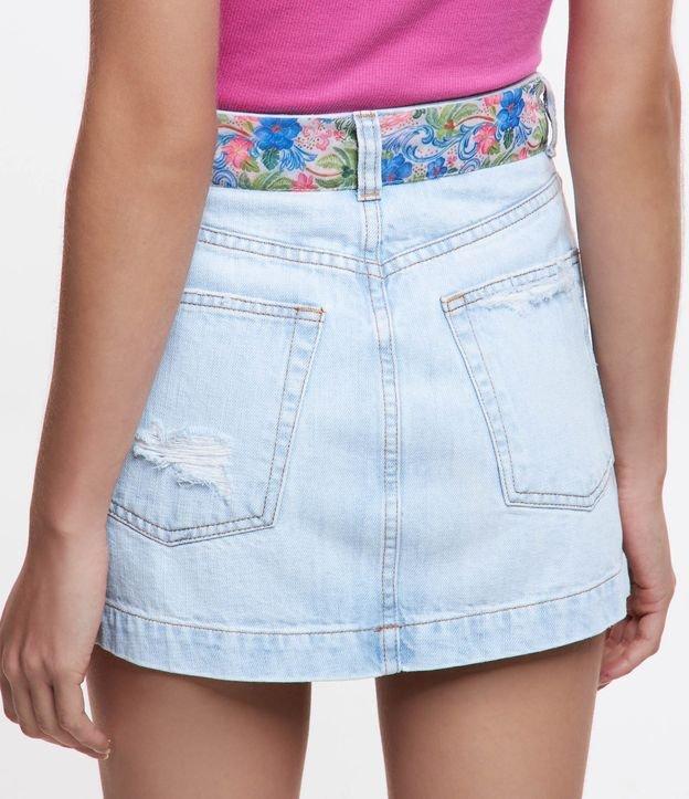 Saia Curta em Jeans com Cinto Lenço com Flores Estampadas - 1