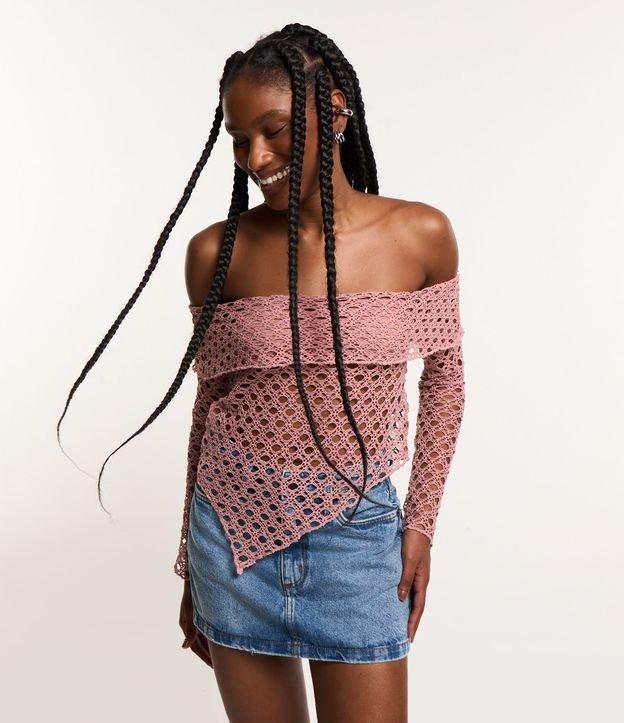 Blusa Ombro a Ombro em Tela Efeito Crochê com Barra Assimétrica - 1