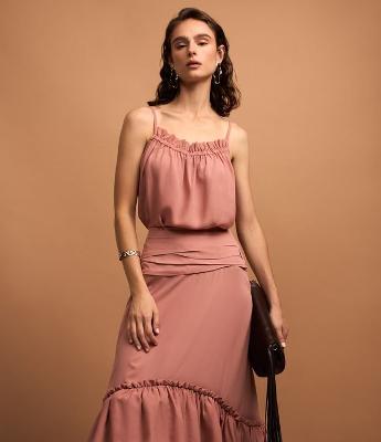 Blusa Alfaiatada com Frufru no Decote e Alça Regulável