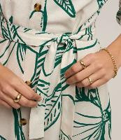 Vestido Midi em Viscolinho com Estampa de Folhagens e Amarração - 1