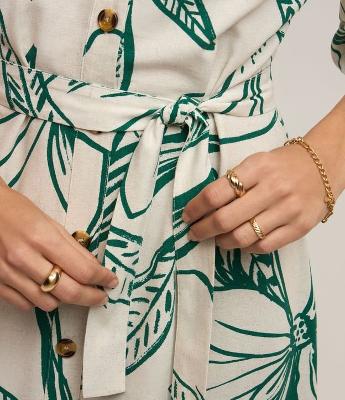 Vestido Midi em Viscolinho com Estampa de Folhagens e Amarração