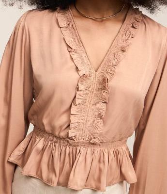 Blusa Acetinada com Babados e Lastex