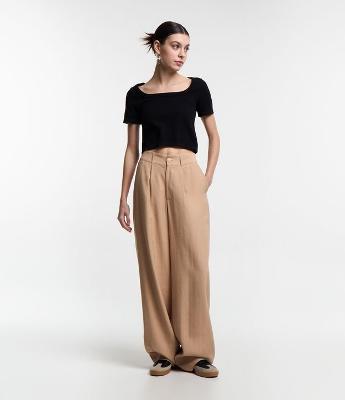 Calça Reta Alfaiatada com Pregas Frontais