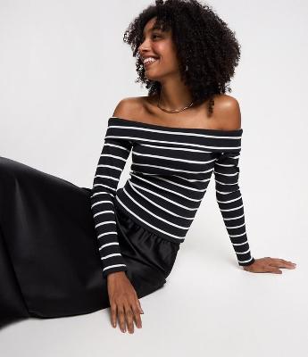 Blusa em Ribana com Decote Ombro a Ombro e Pala Virada