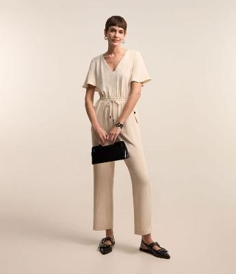 Macacão em Airflow com Amarração na Cintura e Bolsos