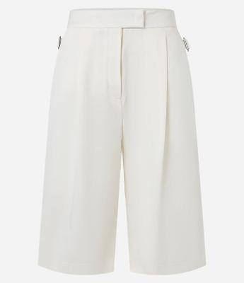 Bermuda Alongada com Modelagem Alfaiatada e Pregas