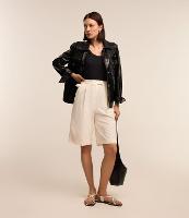 Bermuda Alongada com Modelagem Alfaiatada e Pregas - 2