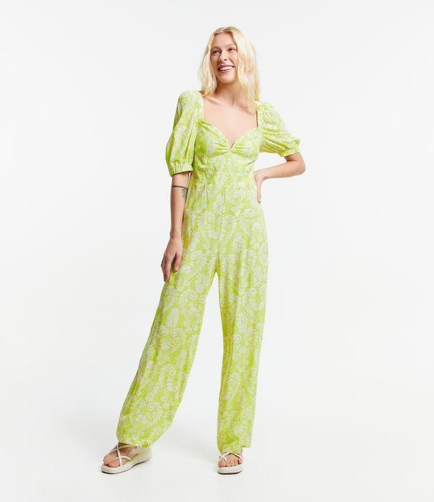 Macacão Longo em Viscose com Lastex e Estampa Tropical - 1