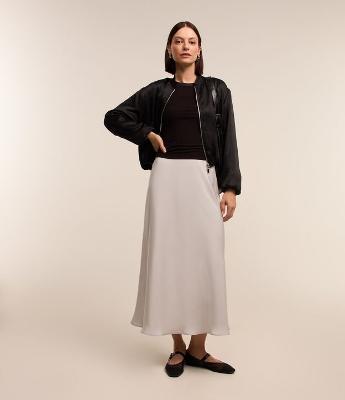 Saia Midi Evasê em Tecido Acetinado