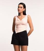 Blusa Cropped em Malha com Decote Degagê e Barra Assimétrica - 2