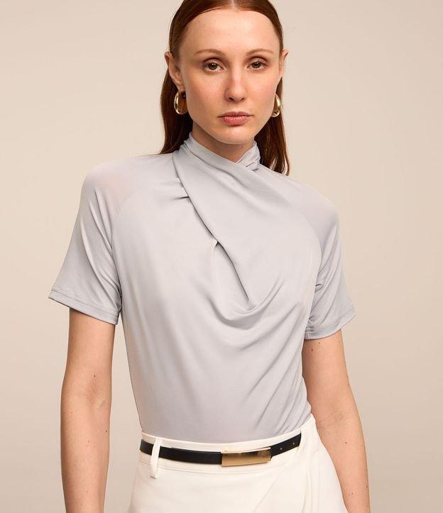 Blusa com Detalhe Transpassado na Gola - 3