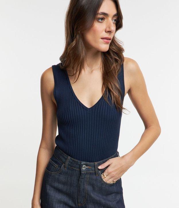 Blusa Canelada em Tricô com Decote V - 1