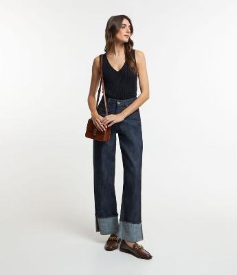 Blusa Canelada em Tricô com Decote V