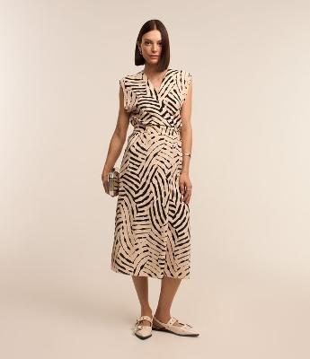 Vestido Midi em Crepe com Decote Transpassado e Estampa Abstrata