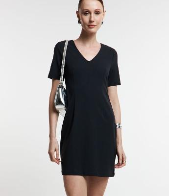 Vestido em Crepe com Zíper nas Costas e Decote V