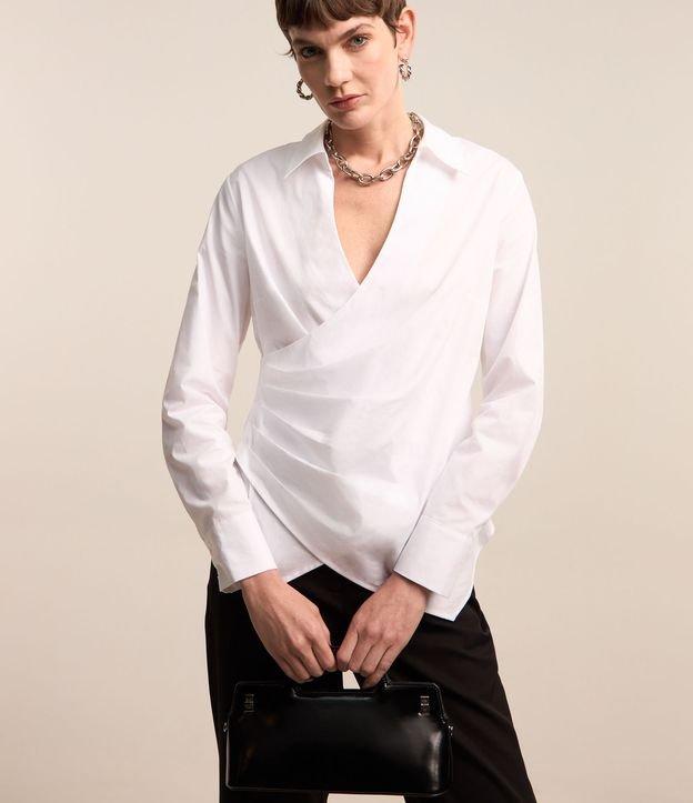 Camisa Transpassada em Tricoline com Pregas - 1
