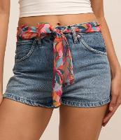 Short em Jeans com Cinto Lenço com Coqueiros Estampados - 3