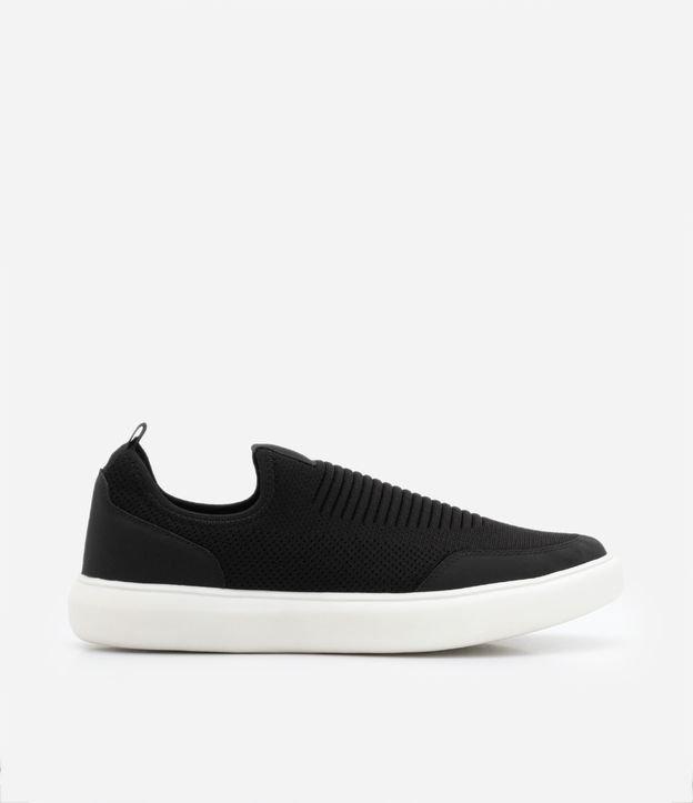 Tênis Slip On em Material Sintético com Recortes - 1