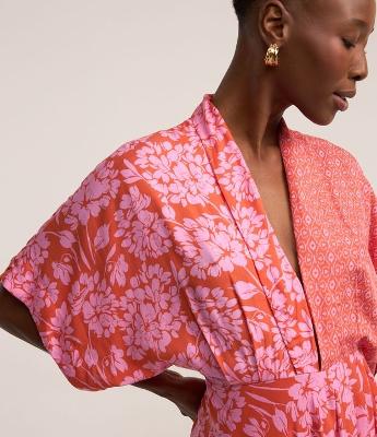 Vestido Midi em Viscose com Modelagem Ampla e Estampa Mista