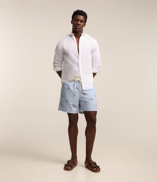 Bermuda em Microfibra com Estampa de Folhas - 1