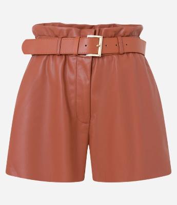 Short Clochard em PU com Cinto Fivela
