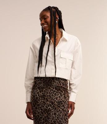 Camisa Alongada em Tricoline com Vista Dupla e Bolso Frontal