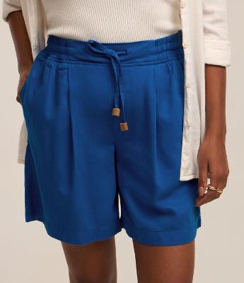 Short Longo em Sarja com Pregas e Amarração com Miçangas