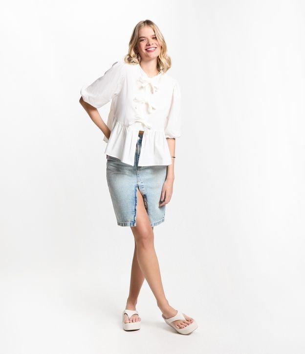 Saia Curta em Jeans Dirty Washed com Fenda - 1