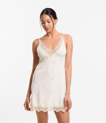 Camisola em Viscose com Estampa de Limões e Detalhes em Renda