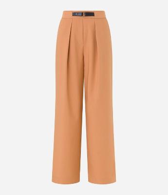 Calça Wide Leg Alfaiatada com Cinto Fivela e Pregas