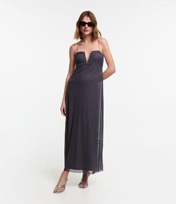 Vestido Longo em Tule com Drapeado e Detalhe no Decote