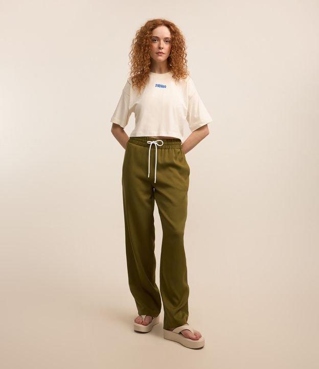 Calça em Alfaiataria com Friso Contrastante e Elástico na Cintura - 2