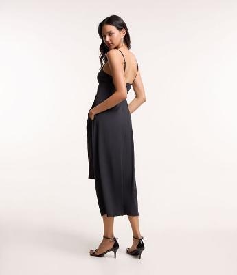 Blusa Super Cropped com Alças Finas e Costas Longas