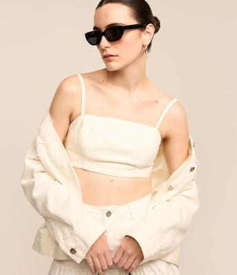 Blusa Cropped Jeans com Recortes e Alças Finas