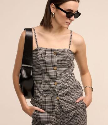 Blusa de Alcinha Alfaiatada com Abotoamento Frontal e Estampa Xadrez