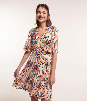 Vestido Curto Texturizado com Estampa Floral