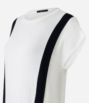 Blusa em Tricô Leve com Detalhe Contrastante