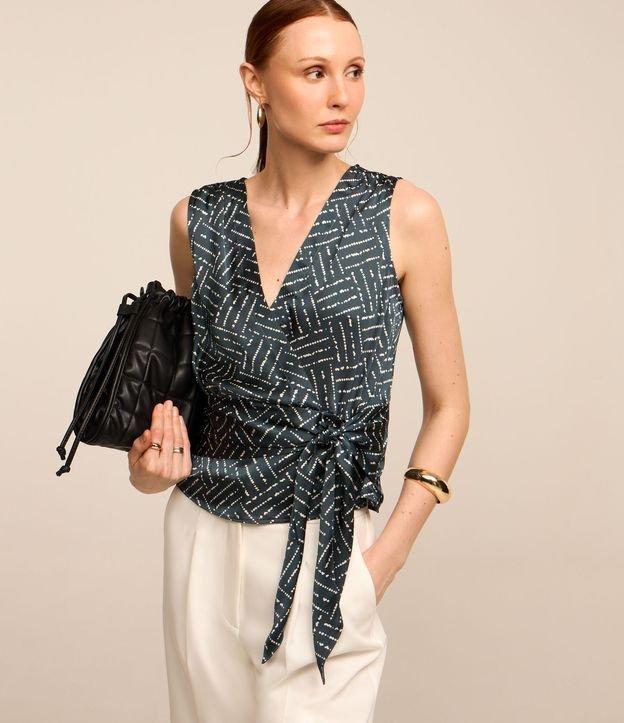 Blusa em Tecido Acetinado com Transpasse Frontal e Amarração - 2