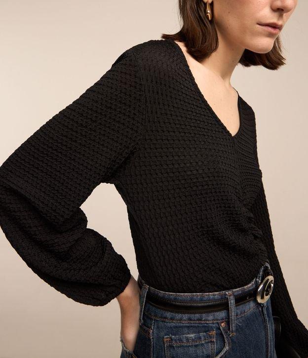 Blusa em Poliamida com Texturas e Detalhe Drapeado - 2