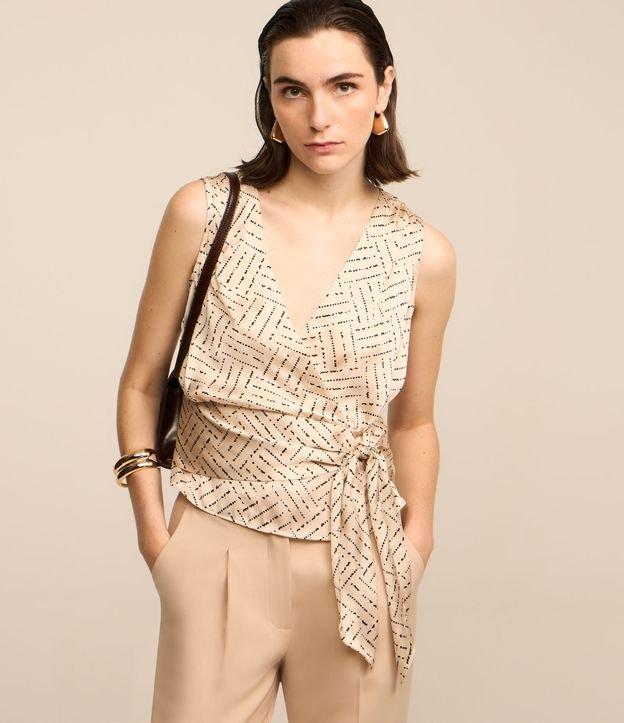 Blusa em Tecido Acetinado com Transpasse Frontal e Amarração - 2