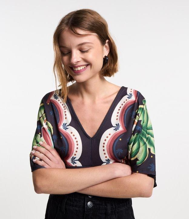 Blusa Cropped Texturizada com Estampa Tucanos - 2