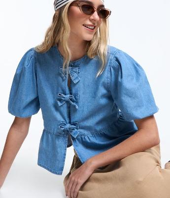 Camisa em Jeans com Manga Bufante e Laços