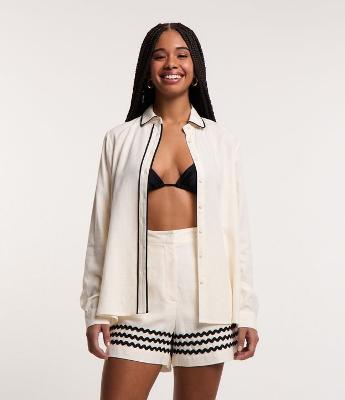 Camisa Alongada em Viscose e Linho com Detalhe Contrastante