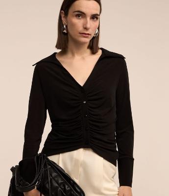 Camisa com Lapela na Gola e Detalhe Franzido Frontal