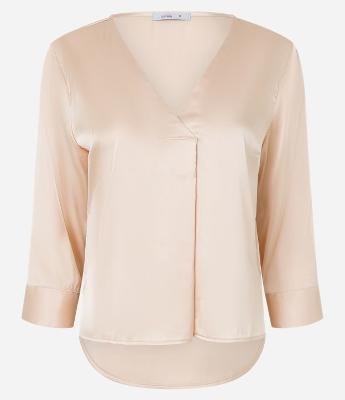 Blusa em Tecido Acetinado com Decote V e Prega Frontal