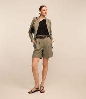 Bermuda Alfaiatada com Pregas Frontais e Cinto Fivela em PU - 2