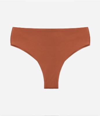 Biquíni Hot Pants Asa Delta Empina Bumbum com Viés Contrastante